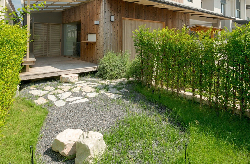 House with Shared Pool in Srinakarin 